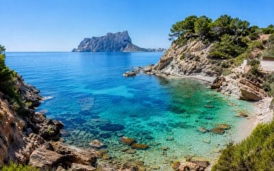 Ruta por las mejores calas de Calpe: aguas cristalinas y rincones secretos